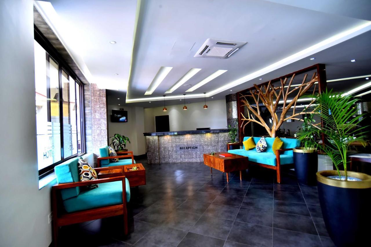 Victoria Mews Hotel Kampala Exterior foto